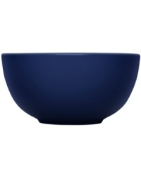 With a minimalist design and unparalleled durability, the Teema serving bowl makes preparing and serving meals a cinch. Featuring a sleek profile in glossy blue porcelain by Kaj Franck for Iittala.