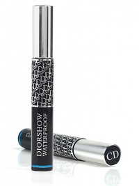 A water-proof mascara, a must have for ultra-glamorous eyes. The mascara inspired by the backstage beauty secrets of top models. For ultra-thick, ultra-long, ultra-curvy lashes. 