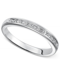 Make a special moment even more so with this engagement band. It's crafted in sterling silver with round-cut diamond accents adding a lustrous touch. Size 5, 5-1/2, 6, 6-1/2, 7, 7-1/2 and 8.