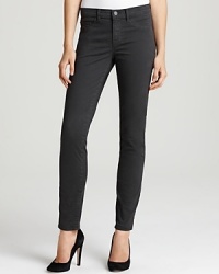 Get on-trend style in J Brand's weekend-perfect twill skinny jeans.