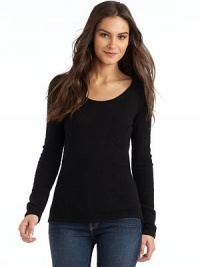 THE LOOKScoop necklinePullover styleLong sleevesSingle chest pocketLonger back hemTHE FITAbout 29 from shoulder to hemTHE MATERIALCashmereCARE & ORIGINDry cleanImported