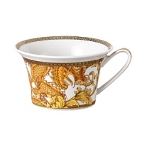 The most legendary figure of Asian mythology, the red dragon rises majestically from this fabulously opulent dinnerware from Rosenthal Meets Versace, conveying all its might and glory. Each piece features ornate golden baroque patterns and four small medallions representing the sun, and the Versace medusa decorates the background.