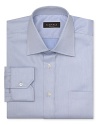 Topped with a traditional point collar, this smart regular fit dress shirt creates a crisp, professional silhouette.