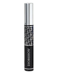 Inspired by runways shows and behind-the-scenes tricks used by professional makeup artists, Diorshow Mascara reveals the secrets of the stars. Diorshow Mascara offers ultra-glamorous results with lashes thickened, lengthened and curved to the max - simply extraordinary.