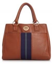 Make a definitive daytime statement with this elegant design from Tommy Hilfiger. Sumptuous leather and signature hardware adorn the outside, while its surprisingly spacious interior effortlessly stows your everyday essentials.