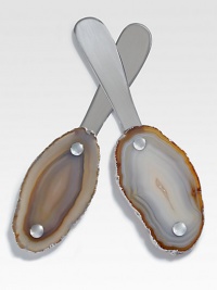 The perfect complement to our Ita plates and Kiva platters, these elegant spreaders are created from semi-precious agate edged in 24-karat gold or sterling silver. Presented in a luxury gift box, the set makes a stunning hostess gift.Each, 1.5LStainless steelAgate handleHand wash with a soft clothImported