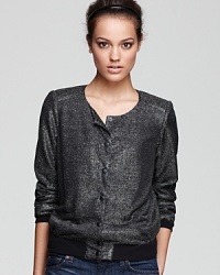 With its trend-right metallic sheen, this GUESS bomber is an explosive add-on to any outfit.