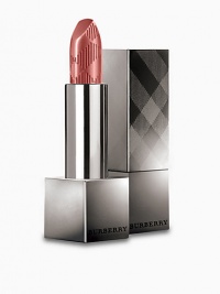 The superlight second skin texture of Burberry Lip Cover provides intense moisture immediately after application with a combination of oils and light waxes that deliver easy application and extreme comfort. Pigments are dispersed in a clear gelled structure to ensure high colour fidelity, while shiny polymers offer perfect luminosity. 