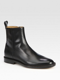 Leather bootie with side zip closure.Back loop pullLeather soleMade in Italy