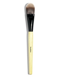 Achieve flawless foundation application with this brush. Creates a polished look with full coverage. Can be used with all our foundation formulas.