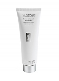 More than a simple cleanser, Temps Majeur Baume Nettoyant invites you to a unique sensorial experience, a moment of pleasure and wellness. Successively turning into balm, oil and milk, its unique texture is soft, soothing and very comfortable and completely dissolves makeup, including waterproof mascara. Temps Majeur Baume Nettoyant comforts the skin while cleansing. For all skin types, including sensitive skin, without any drying or tightening sensation, this cleansing balm leaves the skin supple, smoothed and perfectly moisturized.