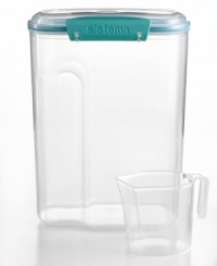 Short on measuring cups? Keep things simple with Martha Stewart Collection's storage container with measuring cup. Store sugar, flour, rice or other dry goods--along with the cup. When it comes time to measure, just scoop and reseal! Limited lifetime warranty.