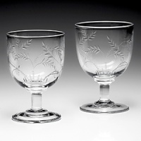 A modern classic, the hand-engraved Wisteria collection by world renowned William Yeoward is elegant and chic.