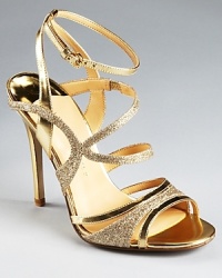 A sparkling sandal from IVANKA TRUMP: the Hailey, glittering in gold, lends radiant style to glamorous evenings.