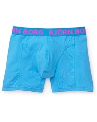 These sporty neon trunks from Bjorn Borg provide you with a comfortable layer that fits your body perfectly and brightens up your day to boot.