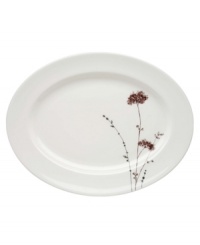 A flourish of thistles and starkly elegant vines add natural charm to this platter. The perfect collection for everyday to formal dining, Flourish dinnerware goes easily from oven to table to dishwasher.