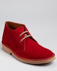 A lean chuckka from Hunter, crafted in soft red suede, with a contrast rubber sole embossed logo at the tongue.