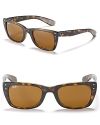 Retro views are stylishly chic from Ray-Ban. The cat eye shape is back with a modern update. Nose tabs help secure fit.