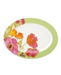 In an inspiring display of alluring watercolors, this Lenox collection of kiwi-banded oval serving platters offers a bright, contemporary addition to your table. Mix and match serving plates across the Floral Fusion dinnerware collection for a stunning presentation.