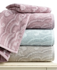 A tonal medallion design lends chic sophistication to the bath in this Lauren Ralph Lauren Carlisle Medallion hand towel. Finished in pure cotton for a soft hand. Choose from three soft hues.