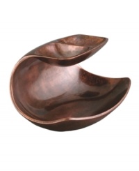 Add allure and sophistication to any event with Nambe serveware and serving dishes. Crafted of alloy and finished in beautiful bronze, this Heritage double dip server bowl from Nambe combines old-world elegance with a balanced, uniquely modern shape.