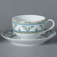 Indulge yourself in color, charm and elegance. A perfect balance of florals and delicate design between borders of gold.