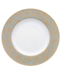 Perfect for casual dining or formal entertaining, dinner plates from this Villeroy & Boch collection feature a blend of gilded opulence and sophisticated style. Cheerful flower blossoms float gracefully across white bone china and gold and aqua filigree patterns as this lively set enhances your tabletop.