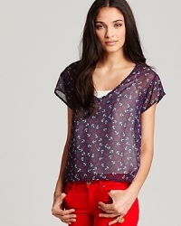 An anchor print brings nautical charm to this Vintage Havana top, boasting a cutout back for fresh summer style.