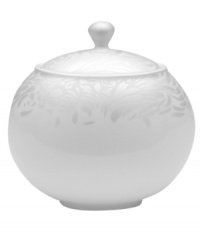 A soft, feminine look with Denby durability, the Lucille Silver sugar bowl offers enduring everyday style. Shimmering swirls adorn creamy bone china in a pattern inspired by vintage lace and designed by English stylemaker, Monsoon.