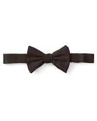 Rendered in lavish silk for an opulent finish to your tuxedo, this black bow tie is a modern man essential and comes pre-tied for effortless, no-fuss styling.