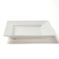 A classic, minimalist plate for casual entertaining occasions.