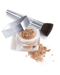 A complexion revolution. An ultra light loose powder that invisibly hydrates and gives skin a radiant, natural, fresh glow like ideal, flawless, bare skin. 6 naturally beautiful shades to wear alone or layer over DiorSkin Nude Makeup. To add to its perfection, Dior's gleaming Loose Powder Brush for professional application.