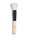 A great multi-purpose brush, ideal for dusting Shimmer Brick Compact on cheekbones for a natural-looking, shimmery glow. The Face Blender Brush can also be used with Sheer Finish Powder, Blush, or Bronzing Powder. 