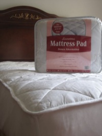 Fitted - Luxuriuos Down Alternative Mattress Pad - 100% Cotton , 300 Thread Count - Full Size (54x75)