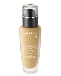 Master the light for a glowing smooth and refined complexion.Pure Luminous Perfection:Lancômes breakthrough PhotonicNetwork™, a unique association of coated pigments and micro-pearls, produces endless radiance from within. Fine lines, pores and imperfections visibly vanish for pure luminous perfection. Visibly Refined Smooth Complexion:Silky soft texture glides on to visibly refine skins surface for a smooth even complexion. Exclusive Aqua-Catch Complex™ locks in moisture for up to 24 hours for all day hydration for a youthful complexion.Results:A photo-finished, smooth, even complexion illuminated from within. Flawless in any light. Moderate to Full Coverage. Radiant Finish.Oil Free. Non-Acnegenic.