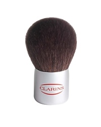 The indispensable beauty accessory, ideal for touch ups throughout the day. Pretty and practical in its red case with a mirror, it can be easily slipped into your make-up bag. Its dense bristles are made of high quality goat hair.