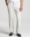 In woven twill, these Vineyard Vines club pants lend a timeless look to weekend outings.