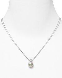 Majorica's pearl pendant necklace is ever-elegant -- perfect for everyday style and special occasions.