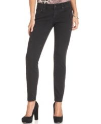 Every gal needs a pair of perfect black skinnies in her denim wardrobe and DKNY Jeans' petite version is the perfect choice! Wear these versatile jeans with flats or heels for a complete look.