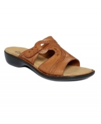 Take your feet for a ride with the super stylish and comfortable Ina Dashing sandals from Clarks. With a slip-on silhouette and subtle leather stitch-work, this casual look is both fashionable and functional.