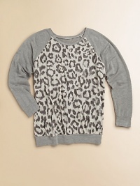 An everyday sweatshirt gets a little wild with a cool animal print and long raglan sleeves.Round necklineLong raglan sleevesPullover styleSpandex/ModalMachine washImported