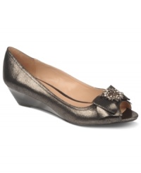 The beautiful sheen on Etienne Aigner's Ulivia pumps will energize your outfit in a great metallic way.