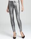 These coated metallic J Brand Jeans are the definitive rock-chic skinnies for fall--flaunt it in the most sought-after silhouette and color trend of the season.