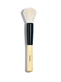 A great multi-purpose brush, ideal for dusting Shimmer Brick Compact on cheekbones for a natural-looking, shimmery glow. The Face Blender Brush can also be used with Sheer Finish Powder, Blush, or Bronzing Powder. 