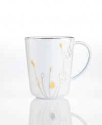 Wildflowers gleam in polished gold, adding whimsical glow to this Grand Buffet Silhouette mug. A banded edge adds a classic touch to a pattern with modern spirit.