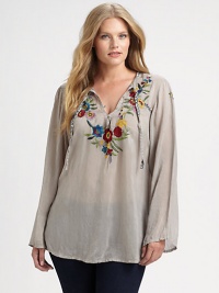 Vibrant embroidery decorates this ethereal design offering you classic arm coverage and a relaxed-yet-feminine fit.Self-tie detail at necklineLong sleevesEmbroidered detailsAbout 29 from shoulder to hemRayonMachine washImported