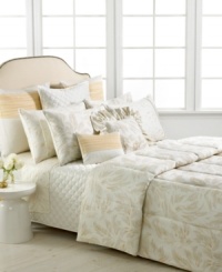 A soothing escape! This Barbara Barry comforter set evokes a tranquil effect with delicate patterns in calming earth tone hues, while 250-thread count combed cotton sateen fabric provides endless comfort.