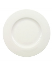 Truly timeless, these graceful Anmut dinner plates are crafted in the premium bone china of Villeroy & Boch and finished with a pure white glaze for unparalleled versatility.