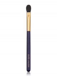 Long, tapered brush expertly blends and softens shadow from outside to inside corner for a seamless, polished look. All Estée Lauder brushes are composed of the finest quality materials and are designed to ensure the highest level of makeup artistry. 