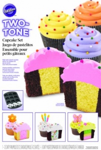 Wilton 2105-7783 Two Tone Cupcake Baking Set